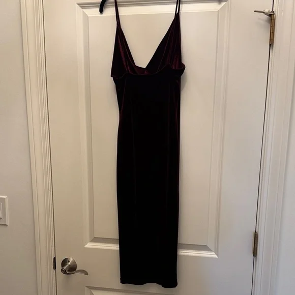 Velvet Midi Dress in Deep Burgundy - Picture 4 of 5
